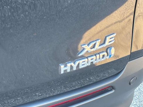 Used 2024 Toyota Sienna XLE w/ XLE Plus Package FWD image 6
