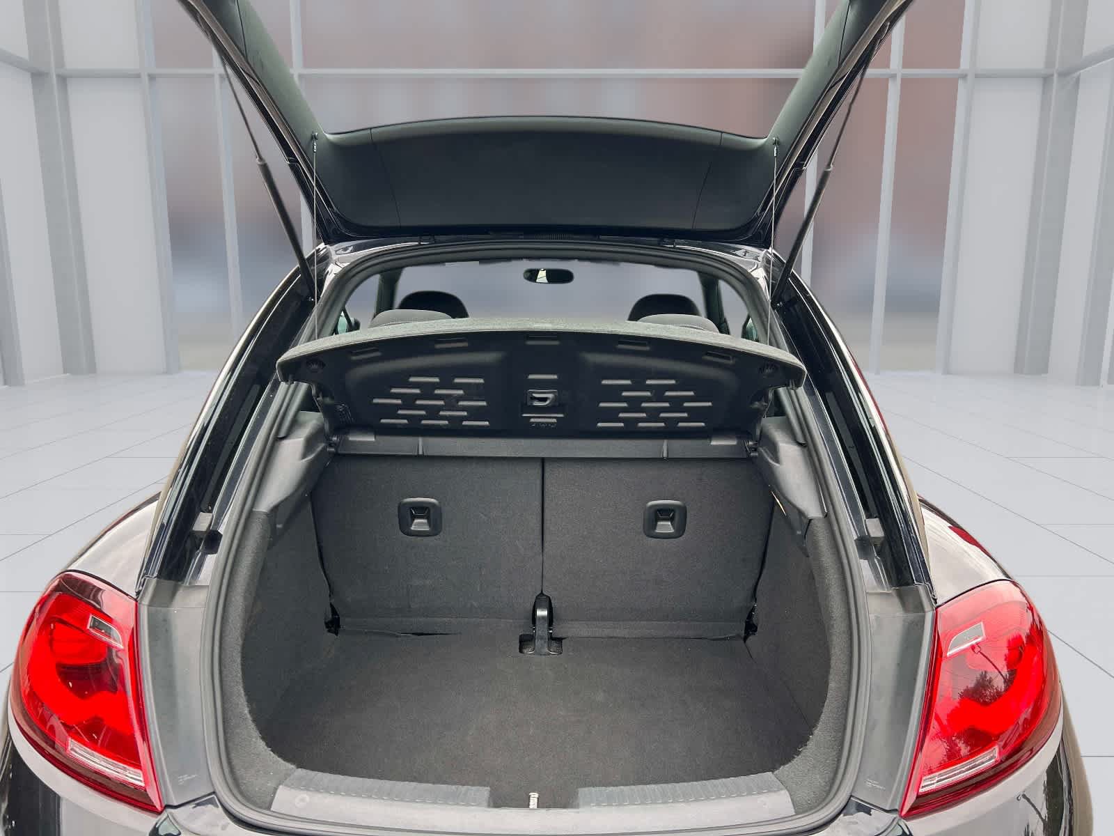 Used 2019 Volkswagen Beetle 2.0T S FWD image 17