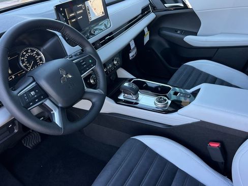 New 2026 Mitsubishi Outlander SE FWD image 11