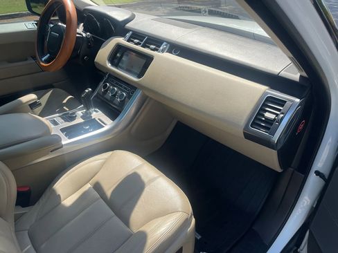 Used 2016 Land Rover Range Rover Sport SE image 14