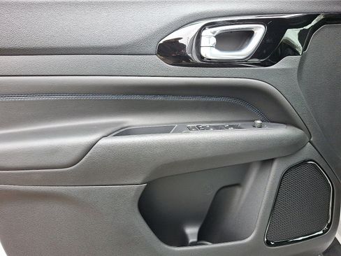 New 2026 Jeep Compass Limited image 10