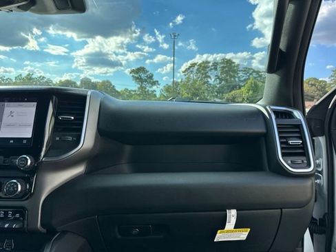 New 2026 RAM 1500 Express AWD/4WD image 46