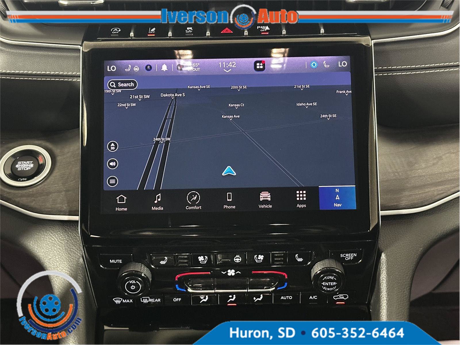 Used 2024 Jeep Grand Cherokee L Limited w/ Luxury Tech Group II AWD/4WD image 27