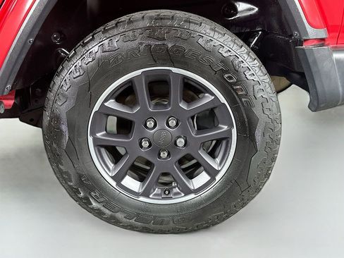 Used 2019 Jeep Wrangler Unlimited Sahara image 35