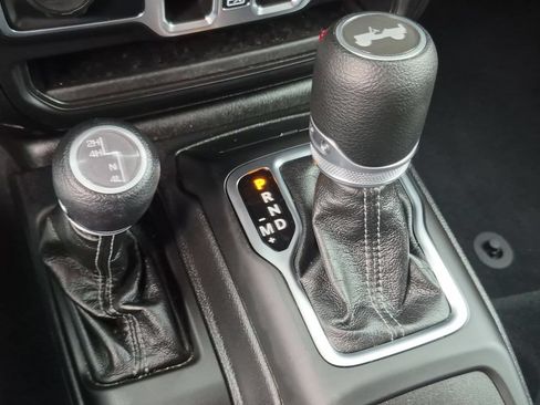 Used 2025 Jeep Wrangler Unlimited Sport AWD/4WD image 20