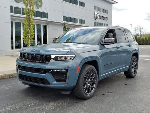New 2026 Jeep Grand Cherokee Summit w/ Obsidian Package AWD/4WD image 2