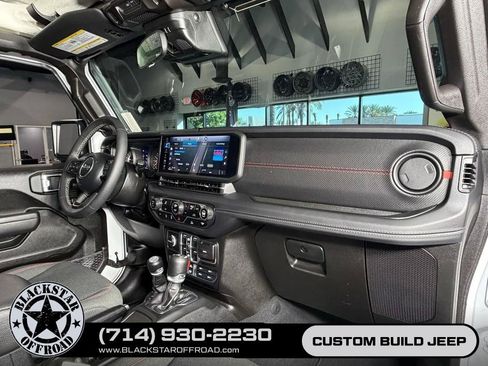 Used 2025 Jeep Wrangler Unlimited Rubicon AWD/4WD image 18