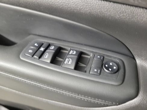 Used 2018 Jeep Grand Cherokee Altitude AWD/4WD image 22