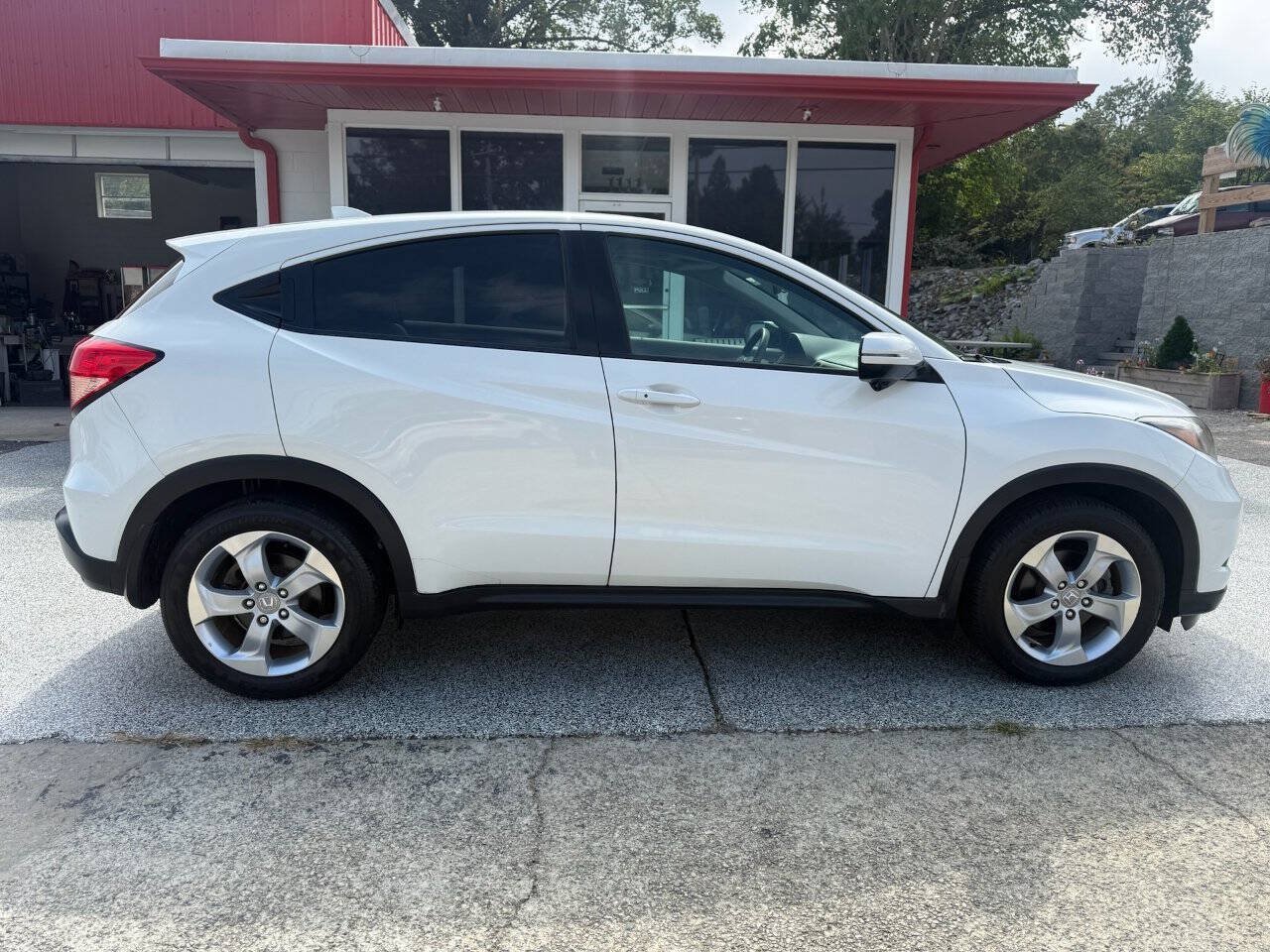 Used 2016 Honda HR-V EX image 6