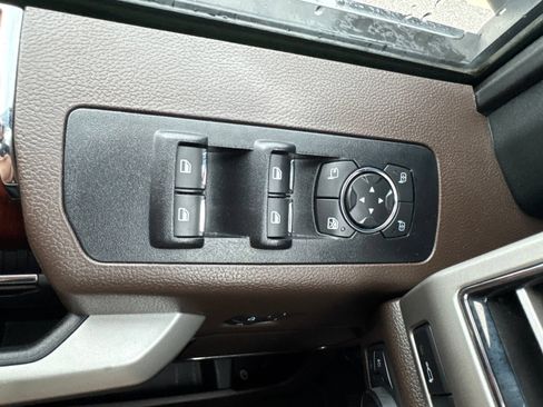 Used 2018 Ford F150 King Ranch w/ Equipment Group 601A Luxury AWD/4WD image 19