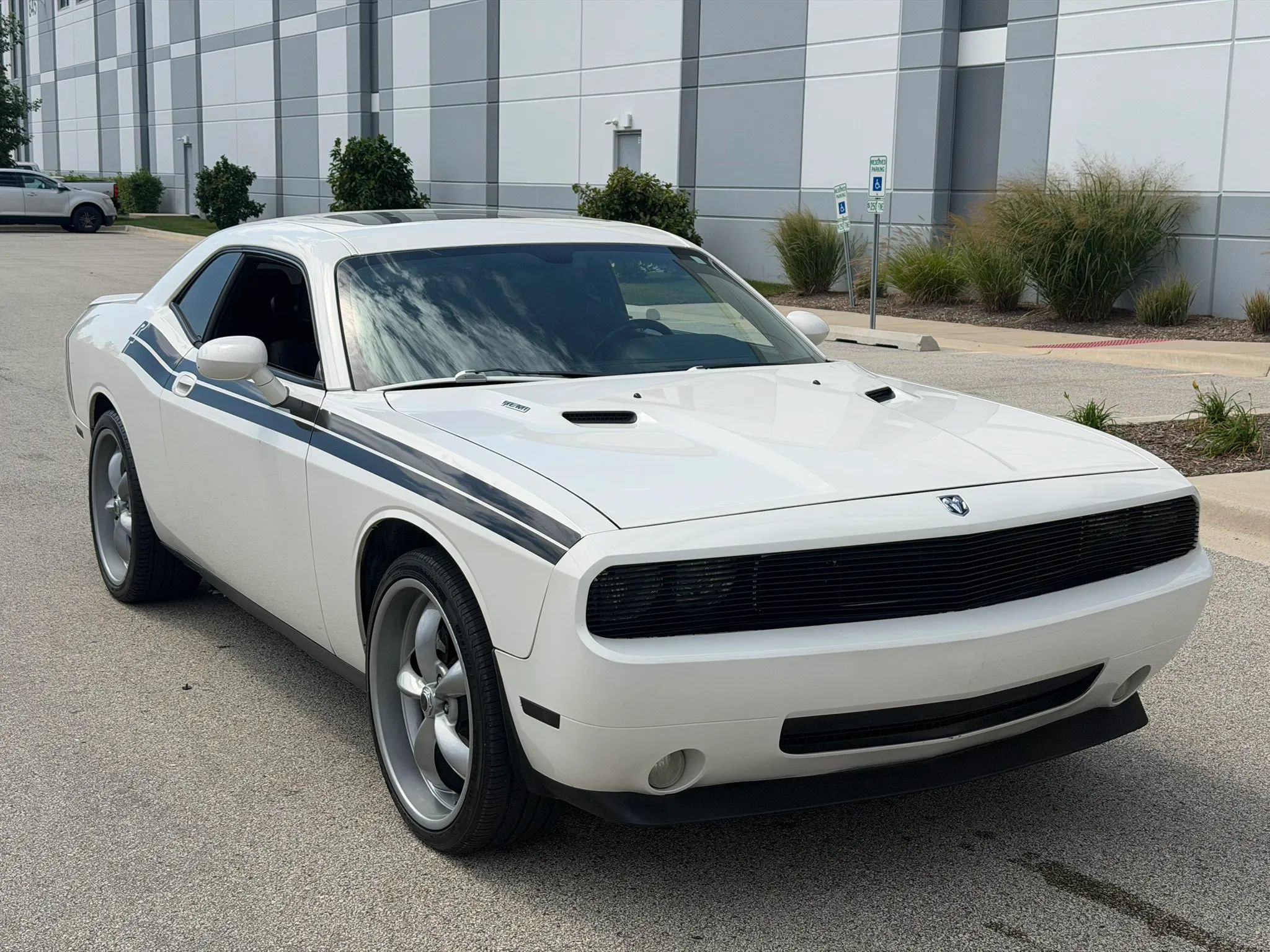 Used 2009 Dodge Challenger R/T RWD image 3