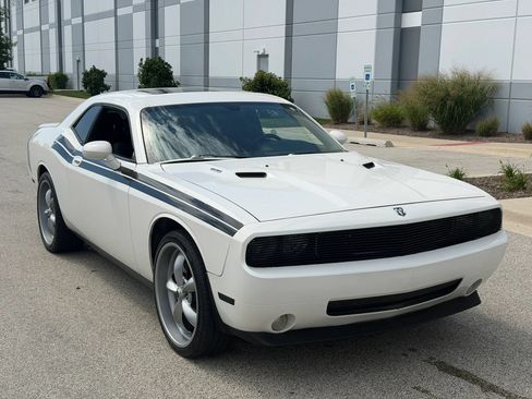 Used 2009 Dodge Challenger R/T RWD image 3