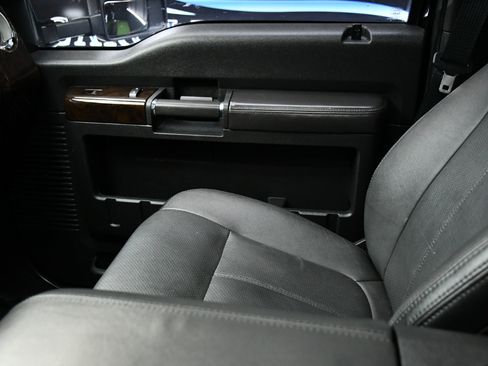 Used 2016 Ford F250 Platinum w/ FX4 Off-Road Package image 45