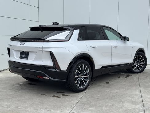 New 2025 Cadillac Lyriq Sport image 7