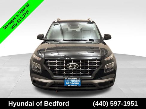 Used 2020 Hyundai Venue SEL FWD image 2