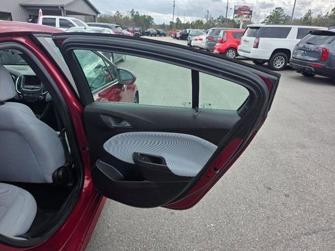 Used 2019 Chevrolet Cruze LT w/ RS Package image 12