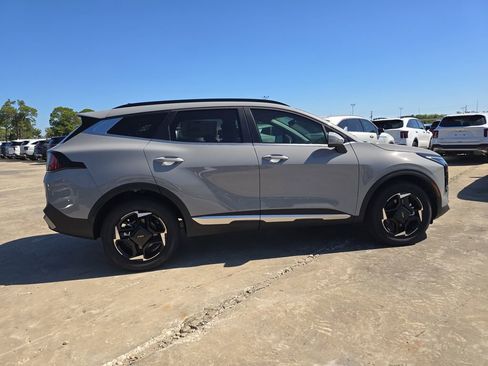 New 2026 Kia Sportage EX image 9