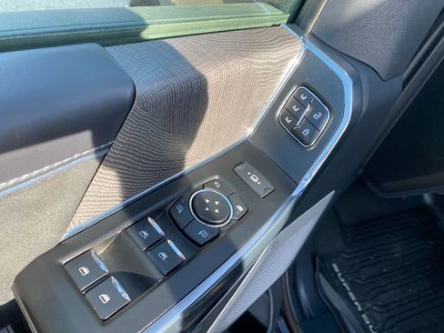 Used 2025 Ford F250 Platinum w/ FX4 Off-Road Package image 13