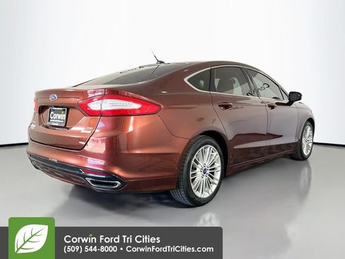 Used 2015 Ford Fusion SE w/ Equipment Group 202A FWD image 15
