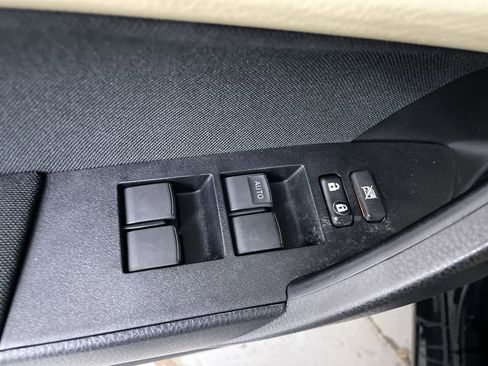 Used 2017 Toyota Corolla LE w/ Carpet Mat Package (TMS) FWD image 11