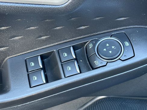 Used 2020 Ford Escape SE image 12