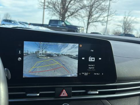 Used 2025 Hyundai Elantra Limited image 22