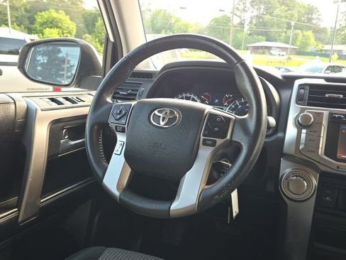 Used 2017 Toyota 4Runner SR5 AWD/4WD image 34