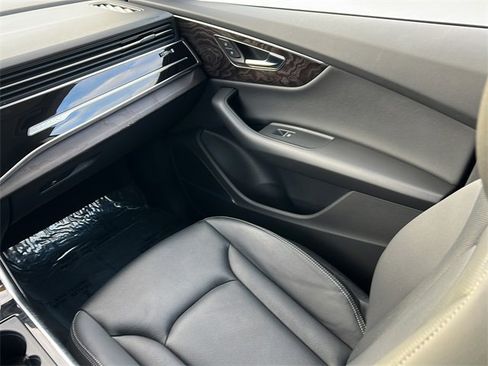 Used 2022 Audi Q8 Premium Plus w/ Premium Plus Package image 14