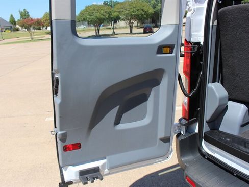 Used 2016 Ford Transit 350 XLT RWD image 12