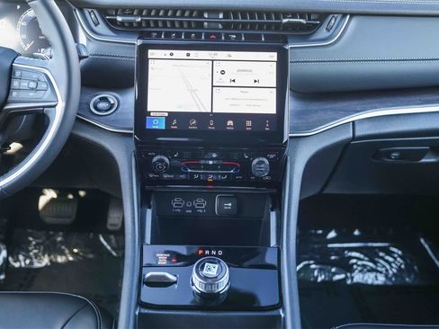 New 2025 Jeep Grand Cherokee Limited image 14