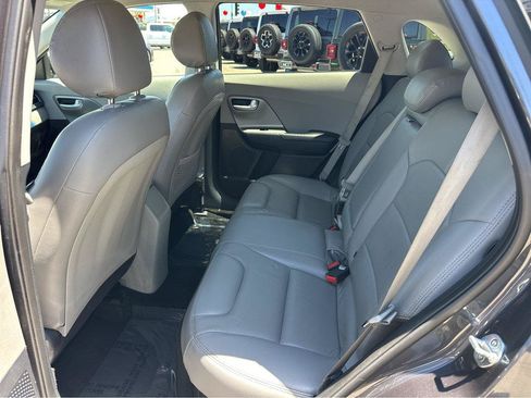 Used 2018 Kia Niro LX FWD image 10