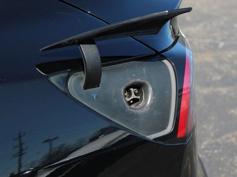 Used 2022 Tesla Model 3 Long Range image 26