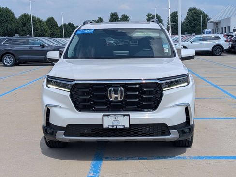 Certified 2023 Honda Pilot Touring image 2
