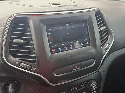 Used 2019 Jeep Cherokee Latitude w/ Popular Appearance Group AWD/4WD image 20