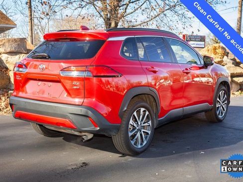 Used 2022 Toyota Corolla Cross XLE image 6