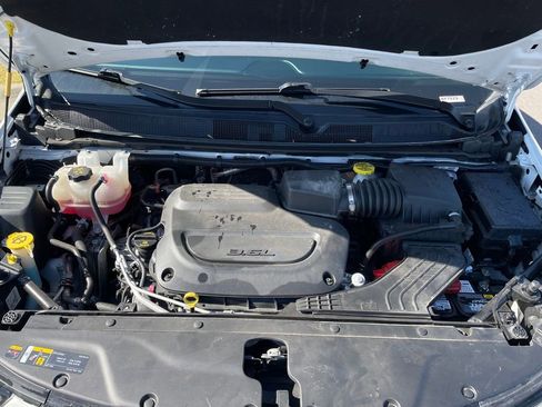 Used 2024 Chrysler Pacifica Limited image 34