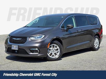 Used 2023 Chrysler Pacifica Touring-L