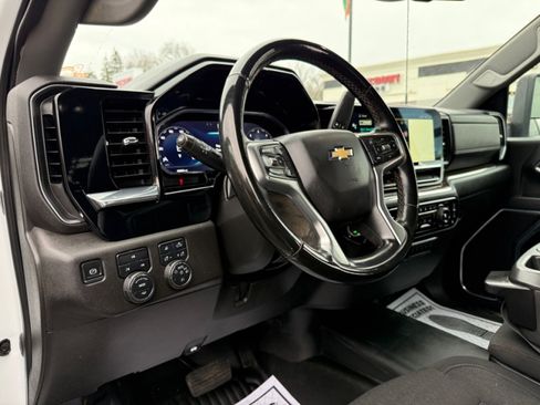 Used 2024 Chevrolet Silverado 2500 LT w/ Convenience Package AWD/4WD image 12