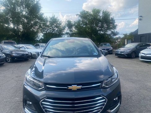 Used 2020 Chevrolet Trax LS w/ Tint and Cruise Package FWD image 3