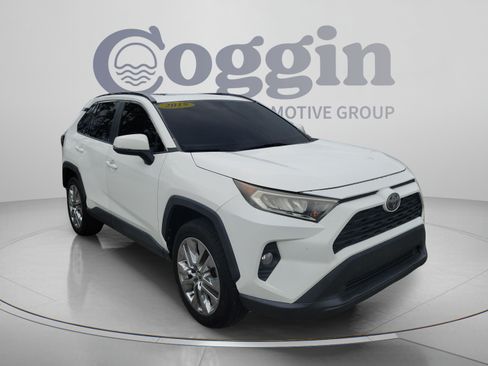 Used 2019 Toyota RAV4 XLE Premium FWD image 4