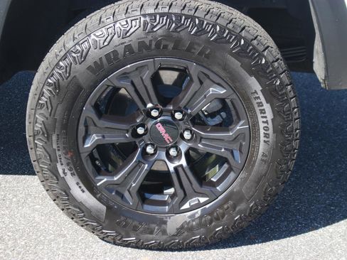 Used 2025 GMC Canyon Elevation w/ Convenience Package image 33