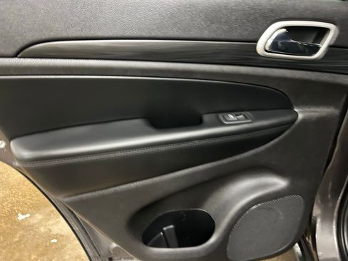 Certified 2020 Jeep Grand Cherokee Laredo image 22