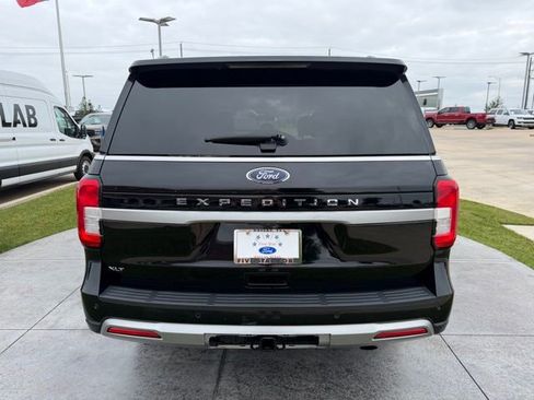 Certified 2024 Ford Expedition XLT RWD image 5