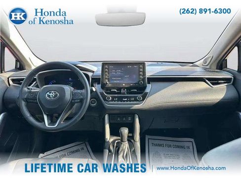 Used 2022 Toyota Corolla Cross XLE image 9