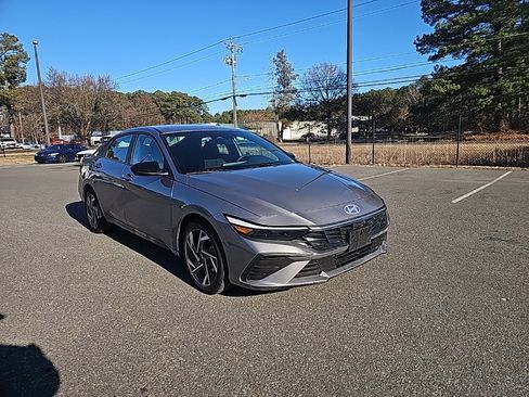 Certified 2025 Hyundai Elantra Sport image 3