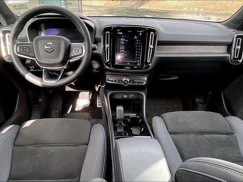 Used 2022 Volvo XC40 P8 Recharge Ultimate image 18