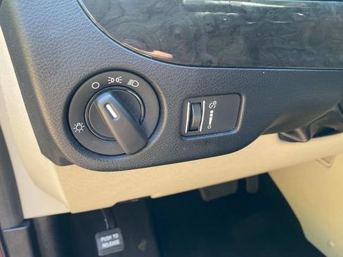 Used 2018 Dodge Grand Caravan SE w/ UConnect Hands-Free Group FWD image 16