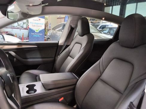 Used 2023 Tesla Model Y Long Range image 17