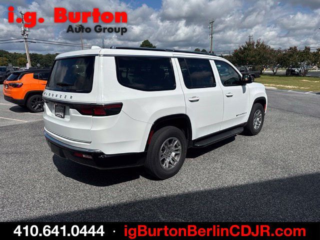 Used 2023 Jeep Wagoneer 4WD image 4