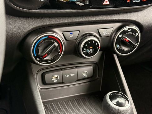 Used 2025 Hyundai Venue SE image 13